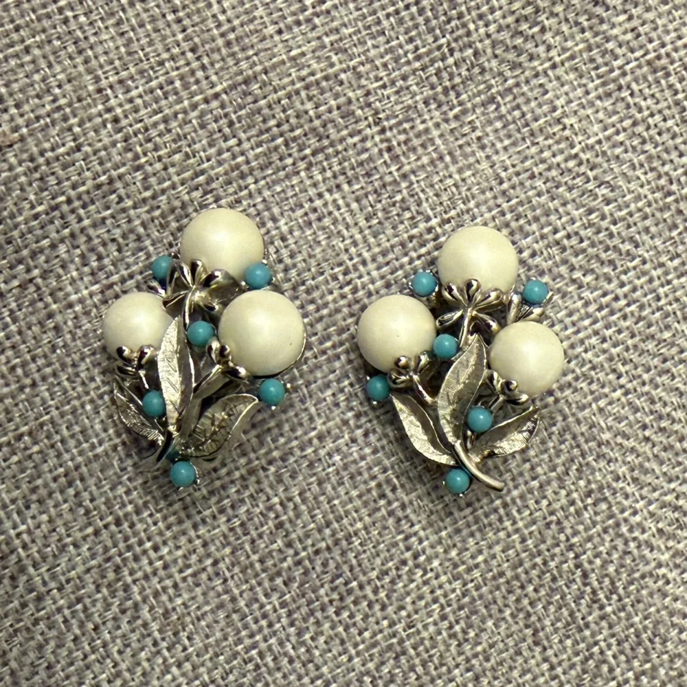 Vintage Sarah Coventry “Alaskan Summer” Clip-On Earrings Gold Tone